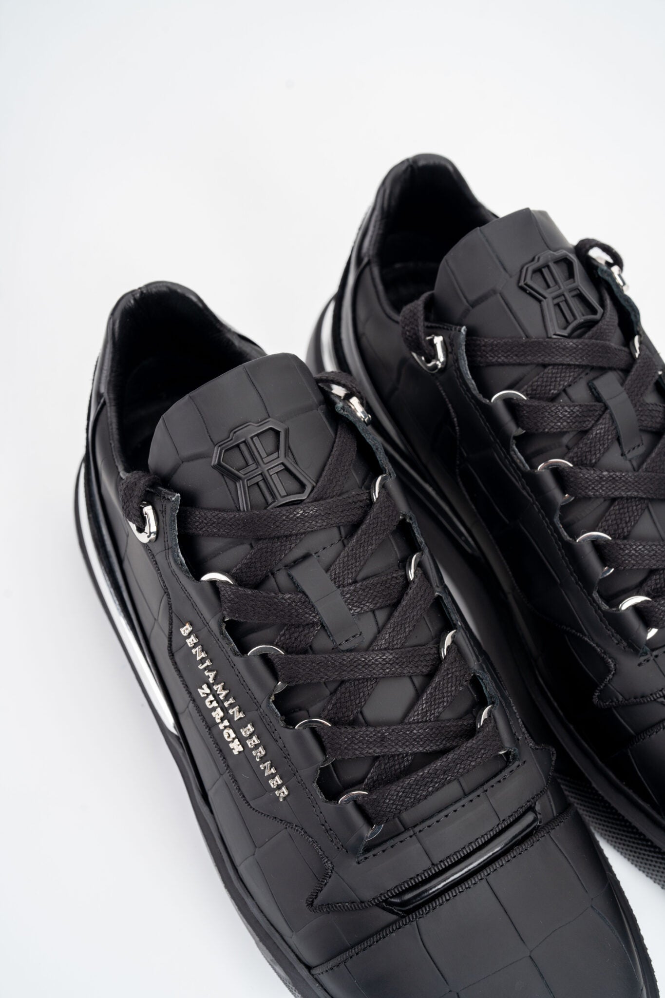 BENJAMIN BURNER MEN’S RAPHAEL MATT CROCODILE BLACK