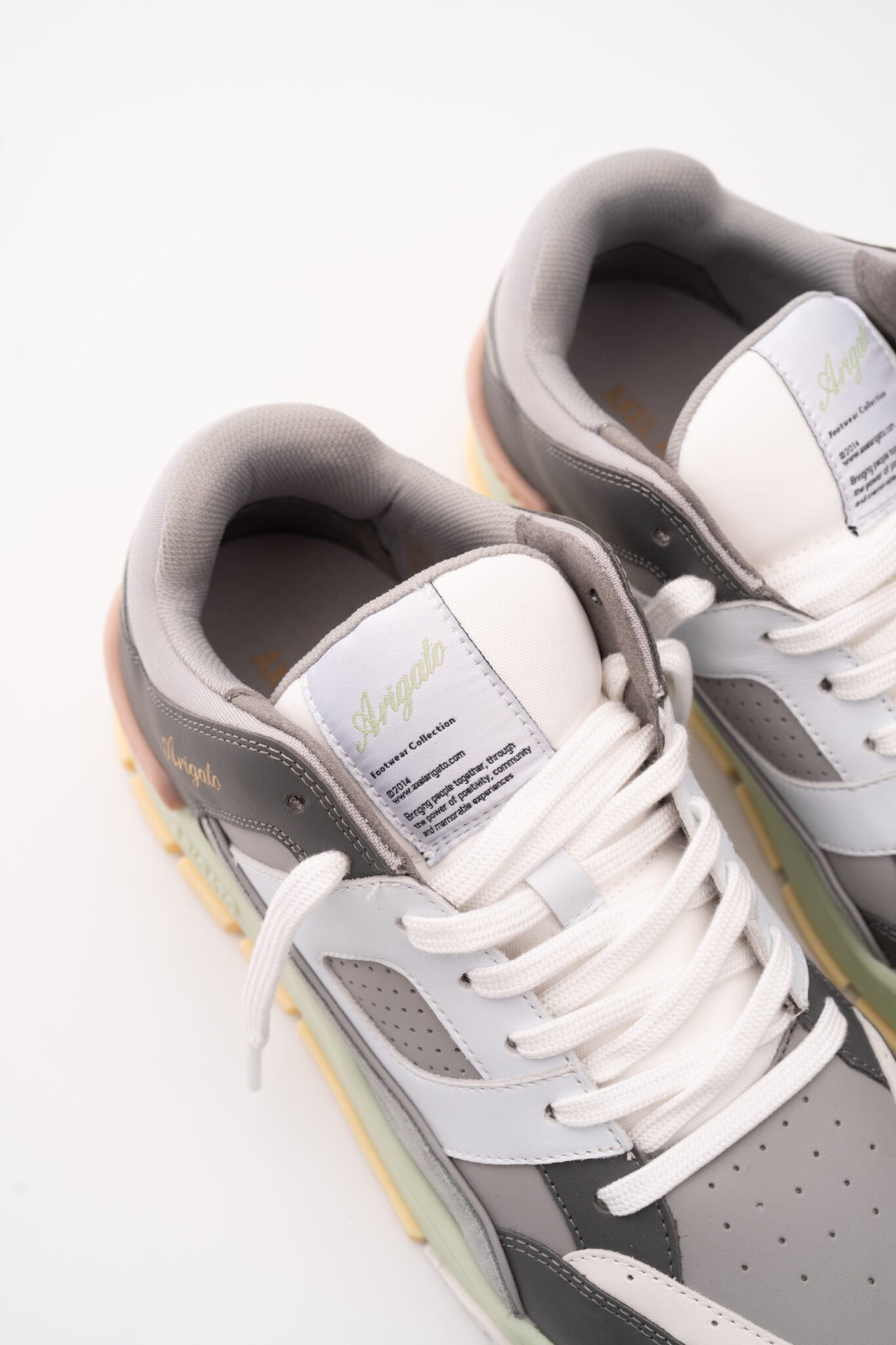 AXEL ARIGATO MEN’S AREA LO SNEAKER F2750001 GREY/MULTI