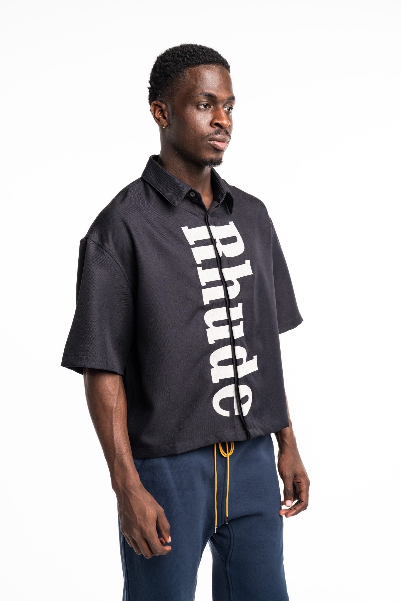 RHUDE MEN’S CENTER LOGO BUTTON UP SHIRT BLACK/WHITE